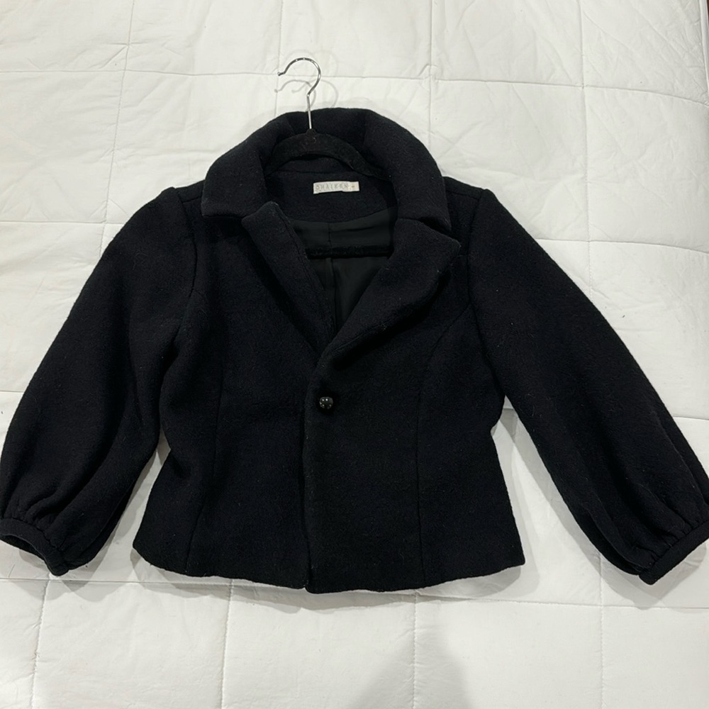 Black ¾ sleeve jacket